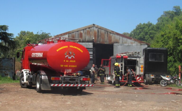 Incendio en un taller: daños materiales