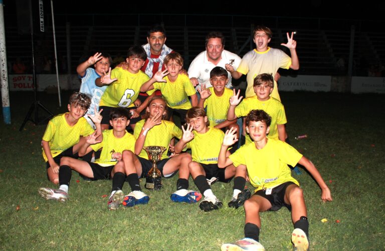 Campeones del Baby Fútbol del Club San Martín