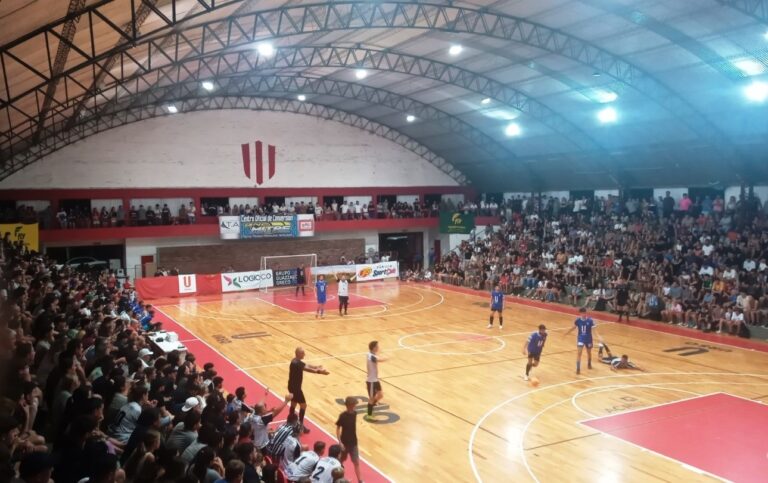 Futsal: triunfos de El Rancho Agro y Cafeteros que mañana se enfrentan en la final