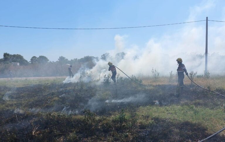 Bomberos se desdoblan ante los incendios