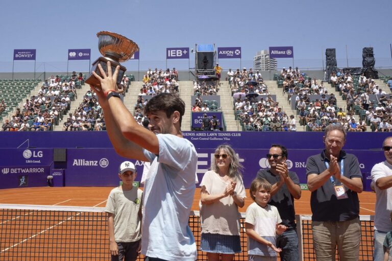 Navone recibió el premio «Charlie Gattiker»