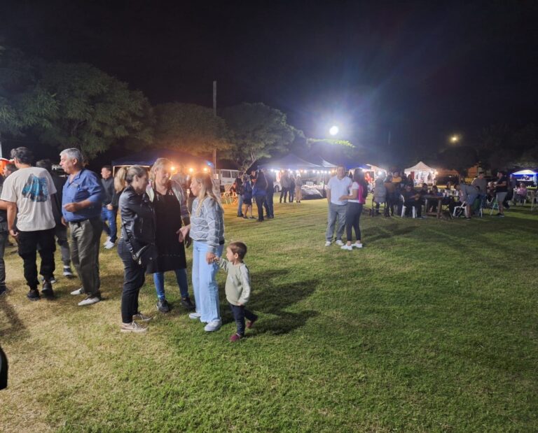Celebración de la Fiesta del Cordero y la Torta Frita en 12 de Octubre