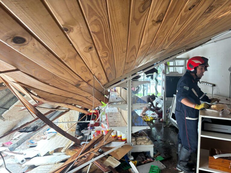 Ardua tarea de Bomberos como consecuencia de la tormenta