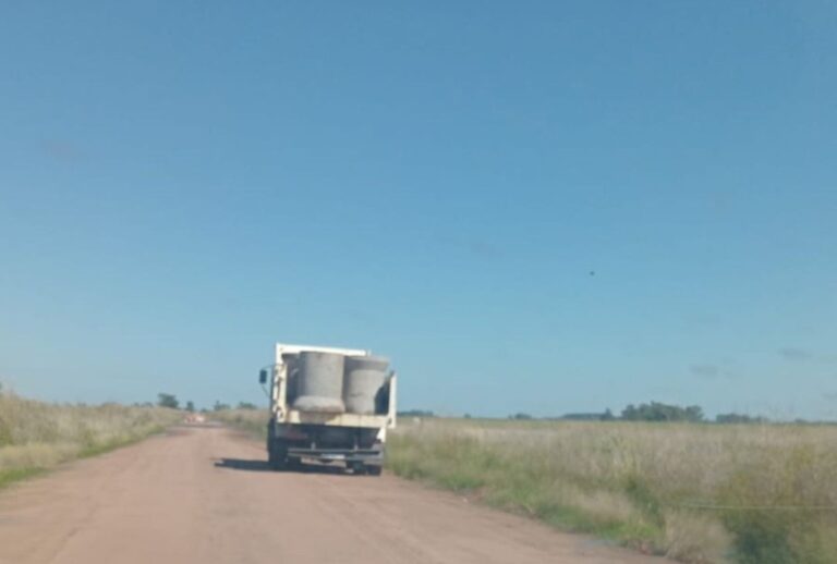 Siguen las obras para reconstruir caminos