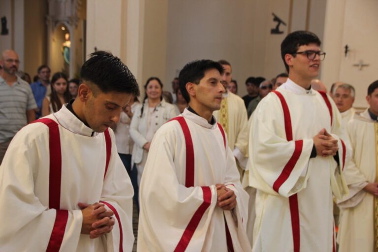 Ordenación diaconal en la Iglesia Catedral