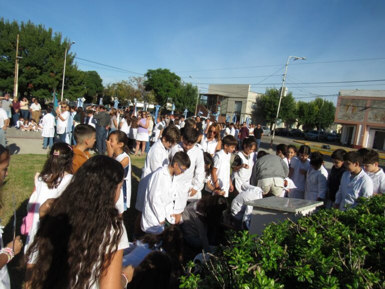 Emotivo acto educativo por la Memoria en Plaza Italia