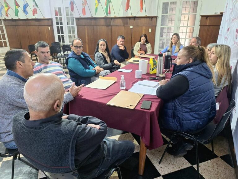 En una reunión trataron situación de los caminos
