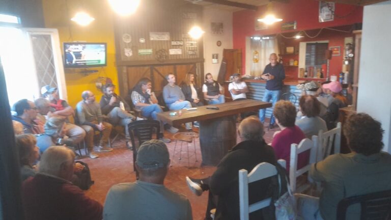 Reunión en “El Chajá”, por anegamientos