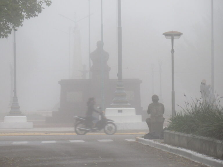La ciudad de 9 de Julio, con la presencia de niebla