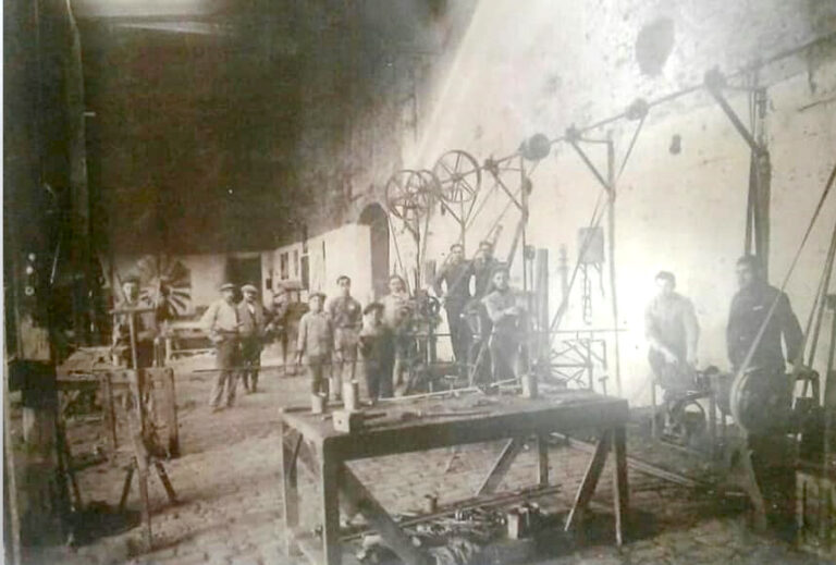 La conmemoración del Día del Trabajador en 9 de Julio, en dos momentos históricos