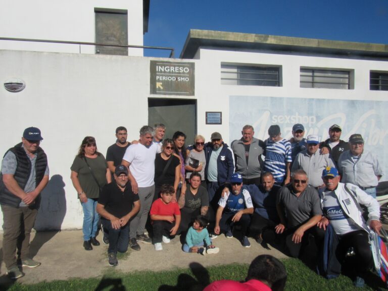 Homenaje del Club Libertad a Oscar Ibarra