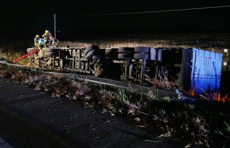Accidente en Ruta Provincial 65: volcó un camión