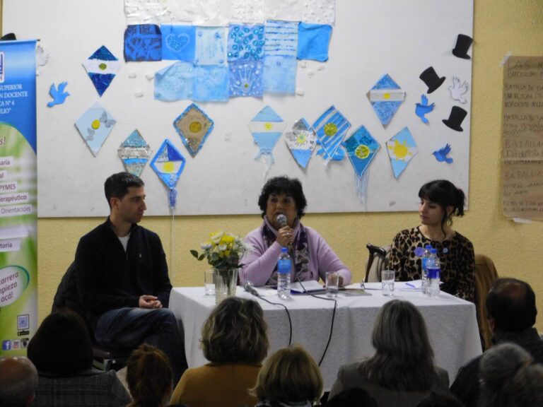 Charla de Dora Barrancos en el Instituto Nro 4