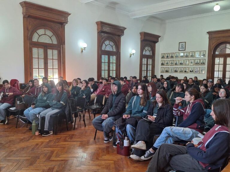 La Feria de Educación y Empleo convocó a estudiantes y jóvenes