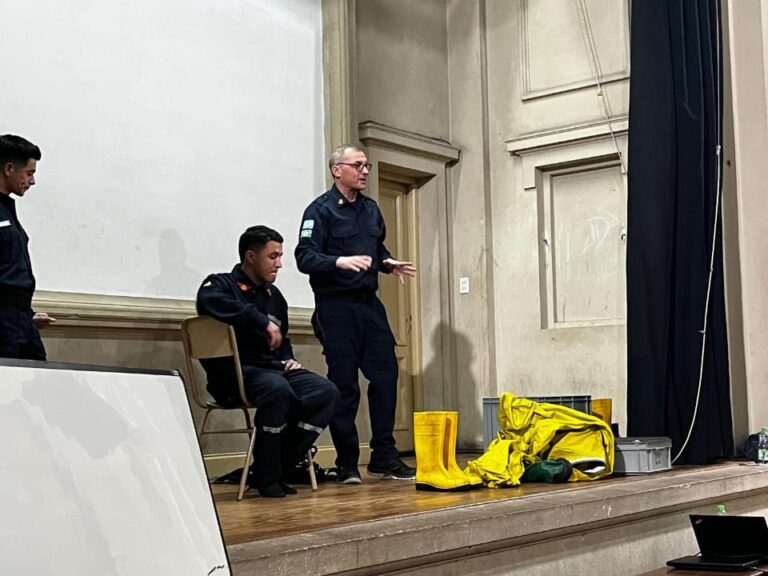 Bomberos de 9 de Julio capacitaron en Materiales Peligrosos