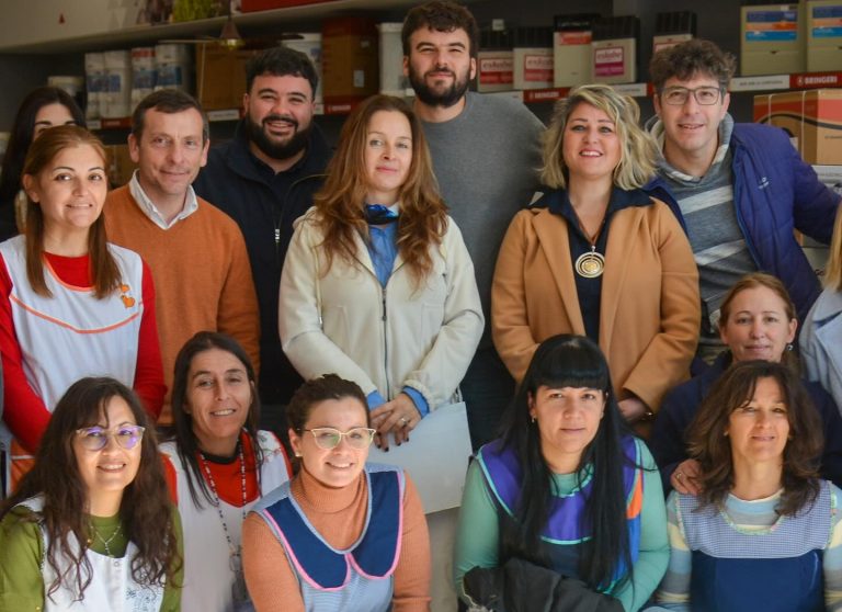 Consejo Escolar: entrega de utensilios y elementos de cocina