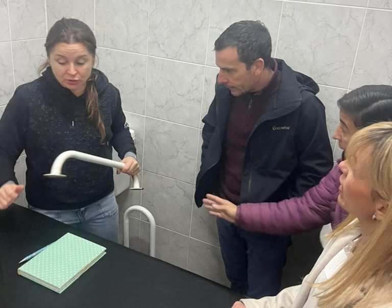 Discapacidad: entrega de elementos en escuelas