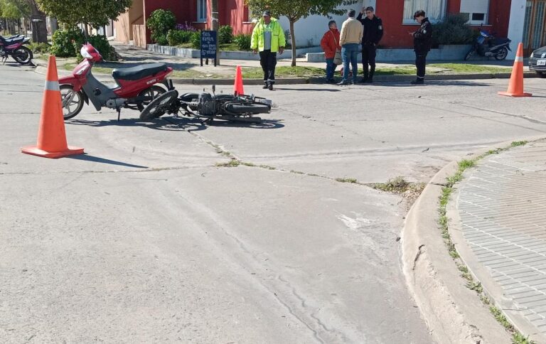 Accidente: colisión entre dos motos