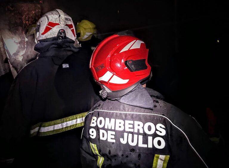 Bomberos rescataron a una persona en un campo