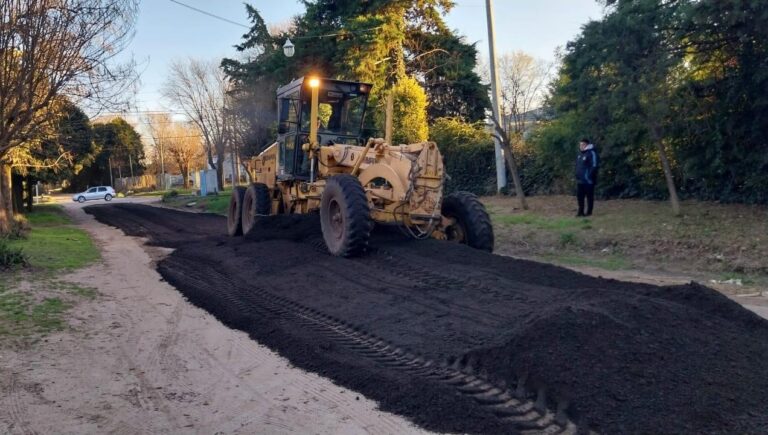 Colocan mejorado en calle Juan B. Justo