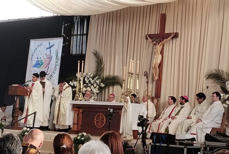 Fueron ordenados tres sacerdotes en Asamblea Diocesana