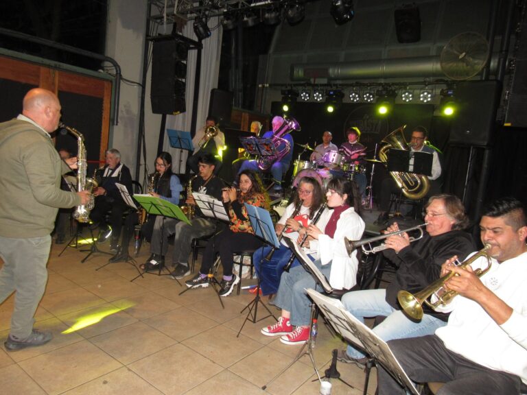 La Banda Municipal brindó un amplio repertorio
