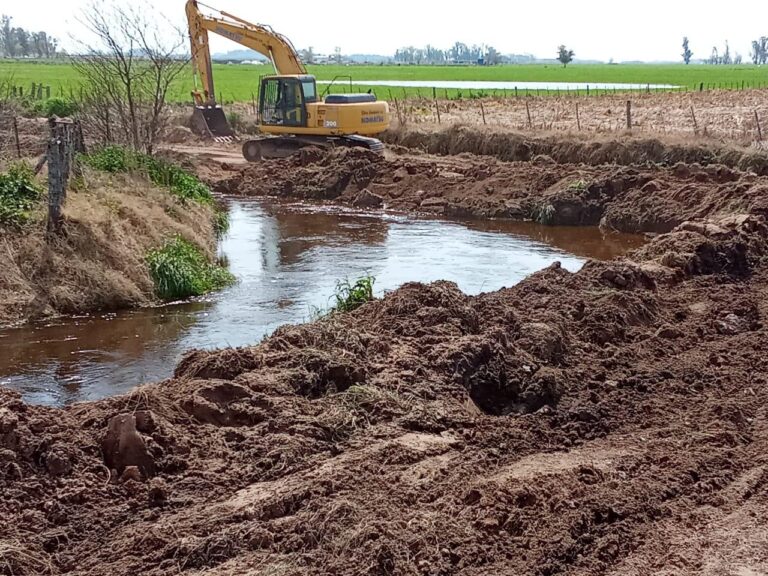 Emergencia hídrica: trabajos en caminos y canales