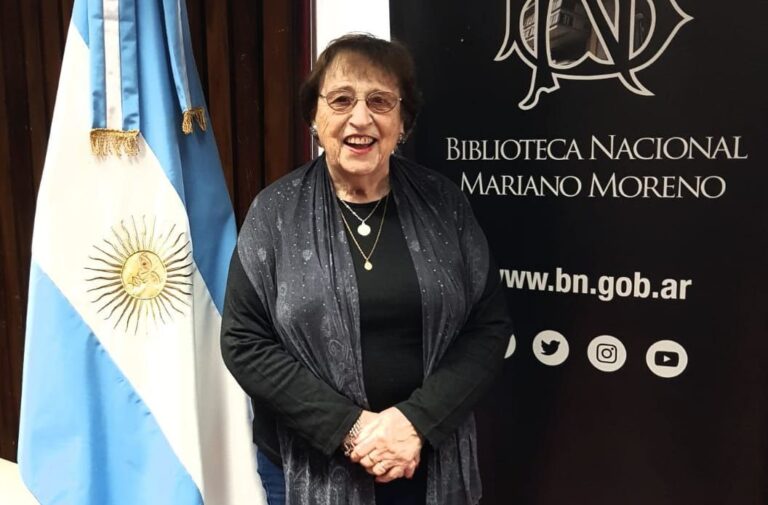 Olga Fausón, autora nuevejuliense en “El libro de las bibliotecas”