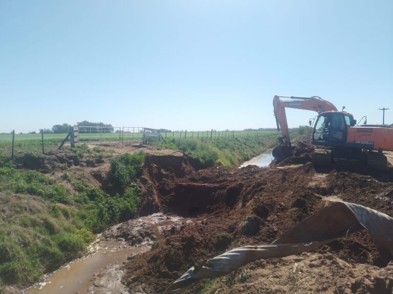 Siguen los trabajos en caminos y canales del Partido de 9 de Julio