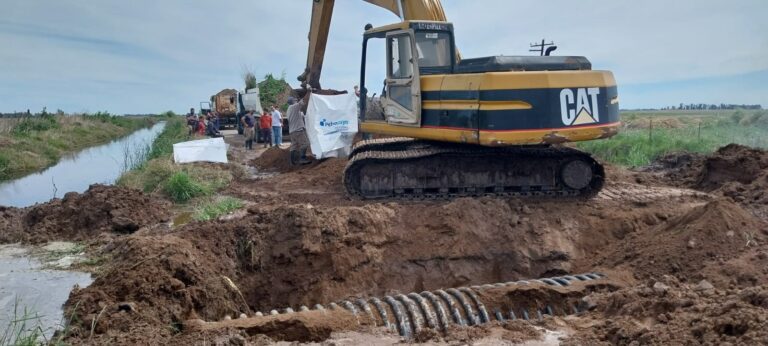 Emergencia hídrica: trabajos en caminos y canales