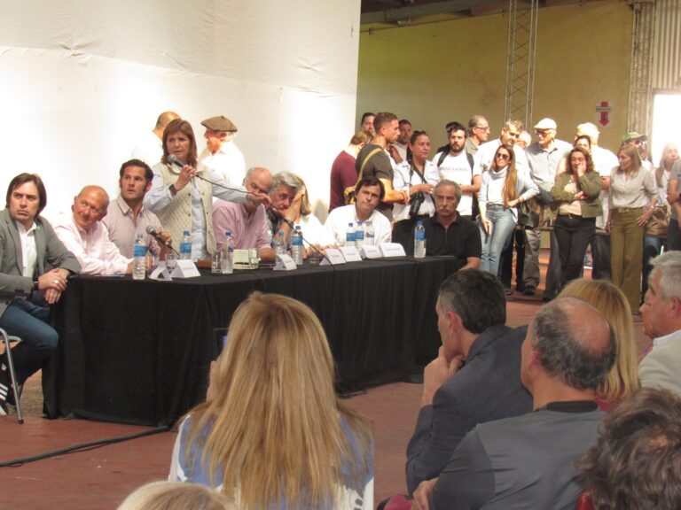 Bullrich se reunió con intendentes y productores: destinan 1900 millones