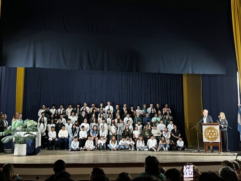 Rotary Club entregó el reconocimiento a los mejores compañeros