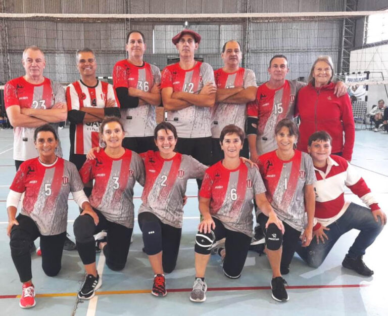 Argentino de Newcom: juega el equipo de Atlético