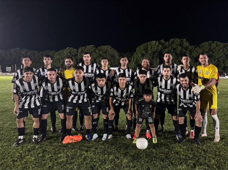 Primera A: goleó French y se acercó a la punta