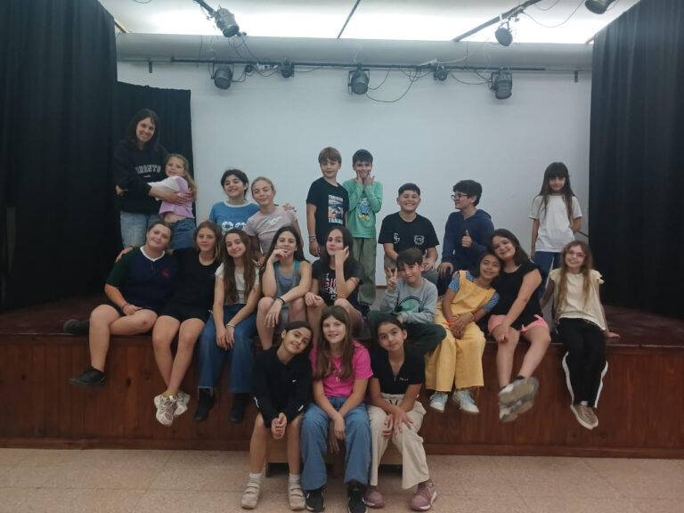 Teatro en la Biblioteca “Las aventuras de Nieveblanca”