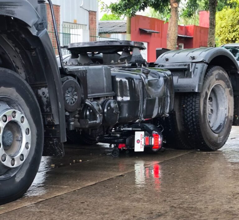 Accidente de tránsito: moto y camión