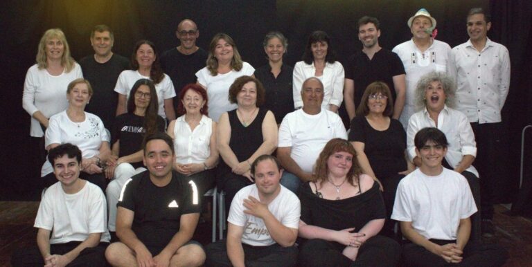 Teatro de «La Academia» en la Biblioteca: “Todo en una noche, todo en verano”