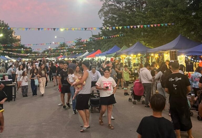 Festival de Compras, con clima Navideño