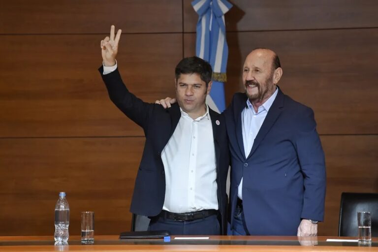 Axel Kicillof acelera la instalación nacional: foto con Insfrán y más críticas al «centralismo» de Milei