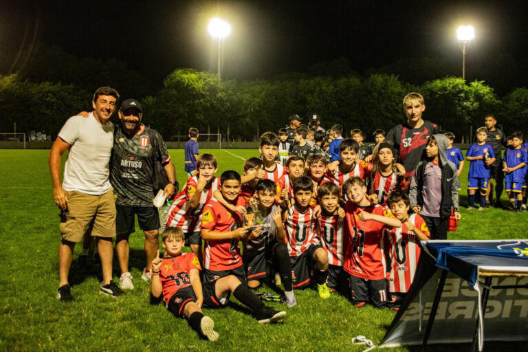 «El Tigrecito»: Atlético 9 de Julio campeón 2015