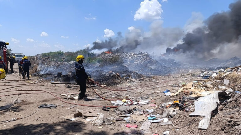 El incendio en el basural cubrió de humo la ciudad