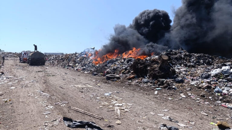 Incendio en el basural: trabajo de Bomberos y la Municipalidad