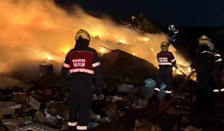 Bomberos acudieron a incendio en el Basural