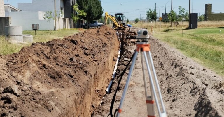 Obra de cloacas en calle Alberdi