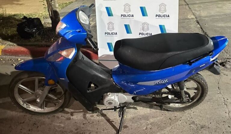 Tránsito: secuestran moto, tras choque