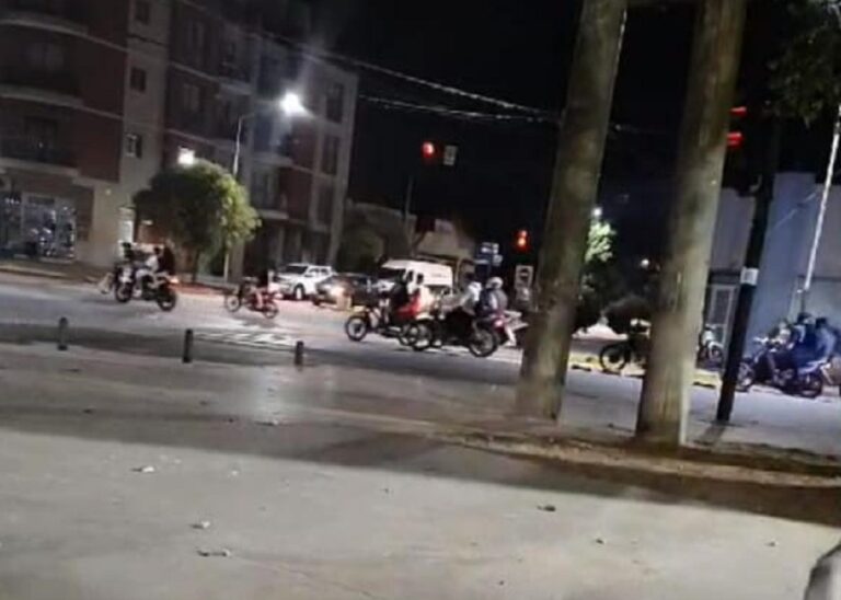 Presencia de grupos de motos: ruidos molestos en la noche nuevejuliense