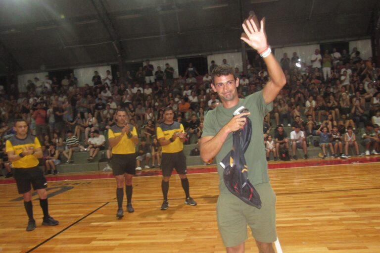 Mariano Navone fue reconocido y ovacionado en 9 de Julio