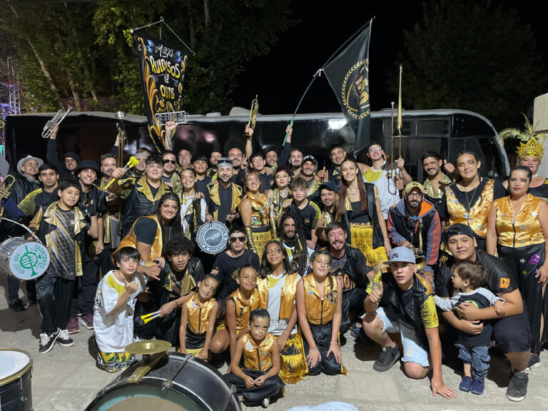 Para «Los Ruidosos del Oeste», todo el año es Carnaval