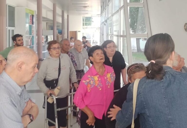 Abuelos visitaron la muestra de la Terminal