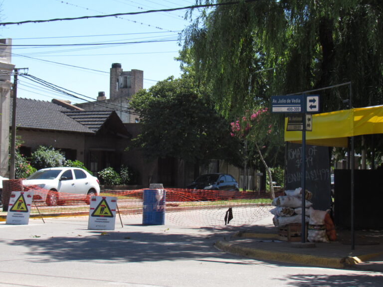 Avellaneda entre Vedia e Yrigoyen: tránsito interrumpido